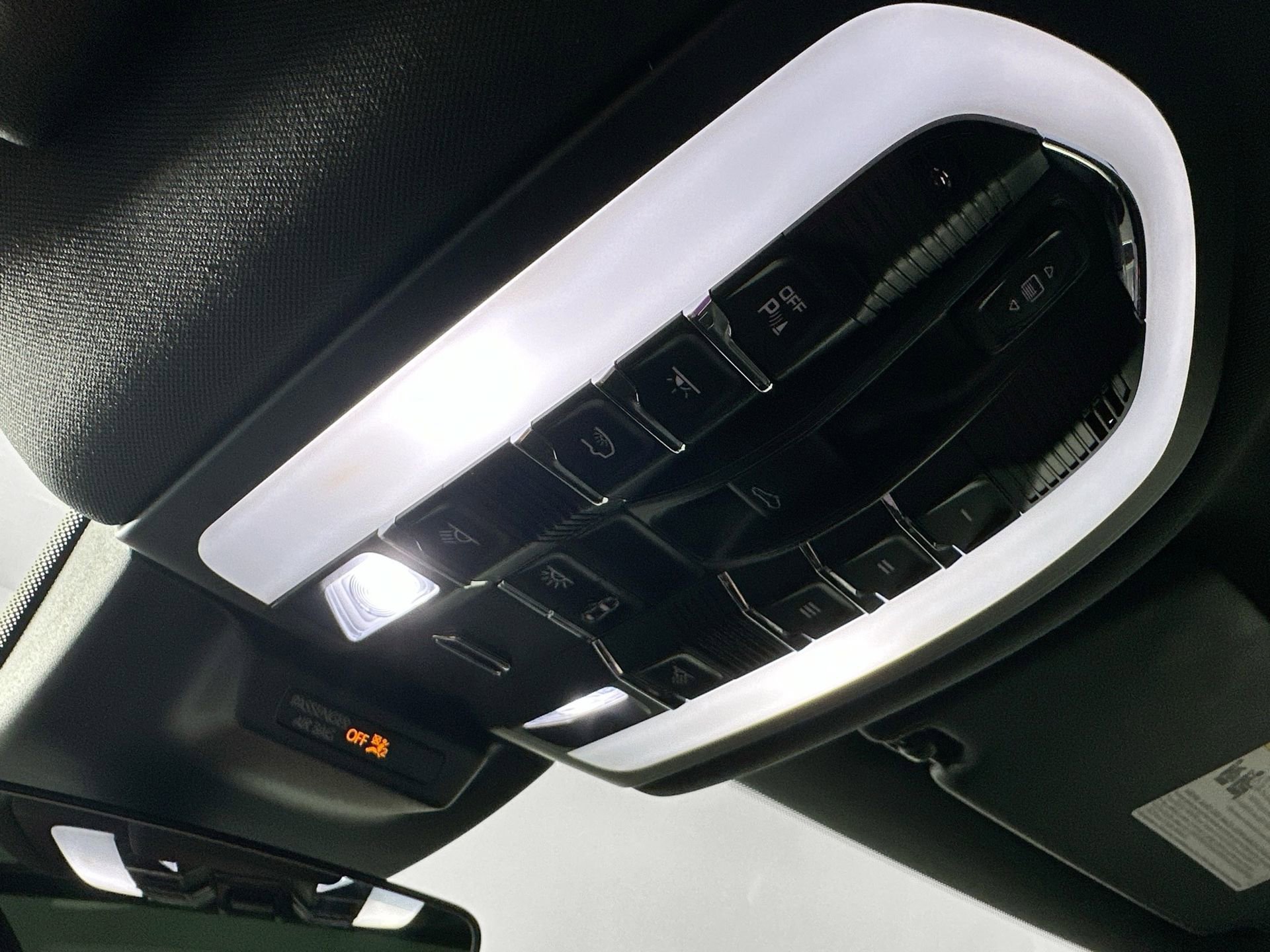 Certified 2024 Porsche Macan S image 32