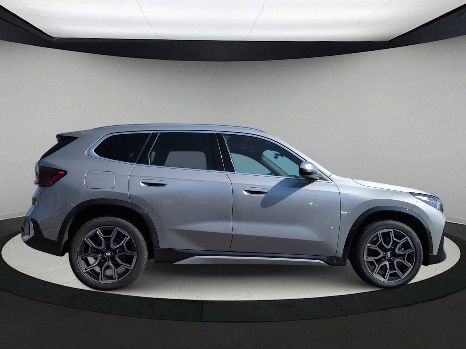 Used 2026 BMW X1 xDrive28i w/ Convenience Package AWD/4WD image 9