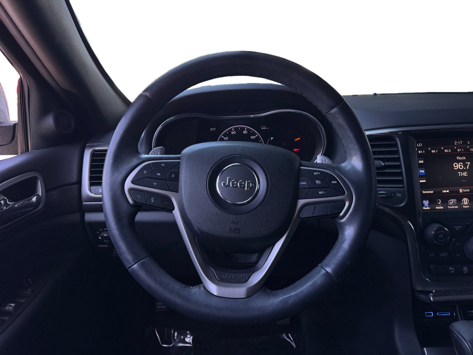 Used 2017 Jeep Grand Cherokee Altitude RWD image 12
