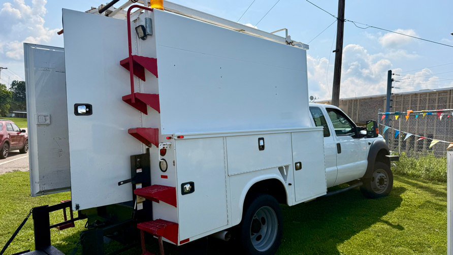 Used 2016 Ford F550 2WD SuperCab Super Duty image 5