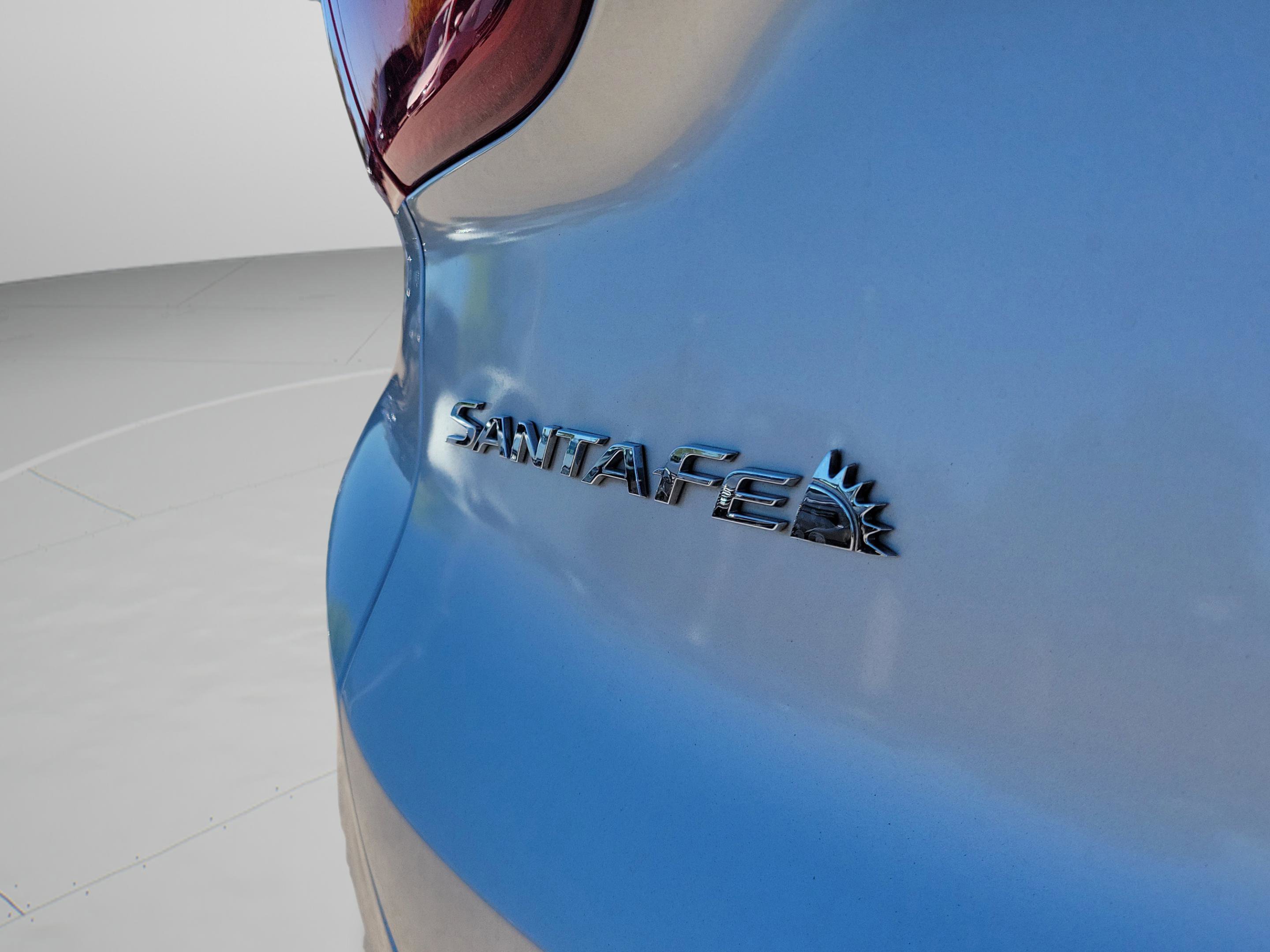 Used 2020 Hyundai Santa Fe SE image 6