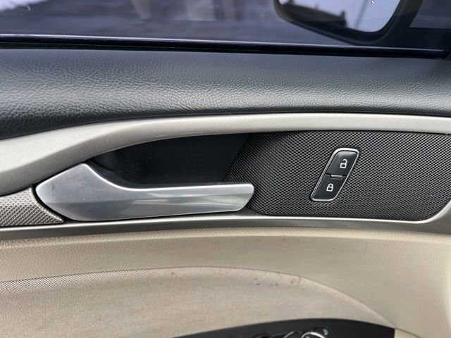 Used 2017 Ford Fusion SE image 25