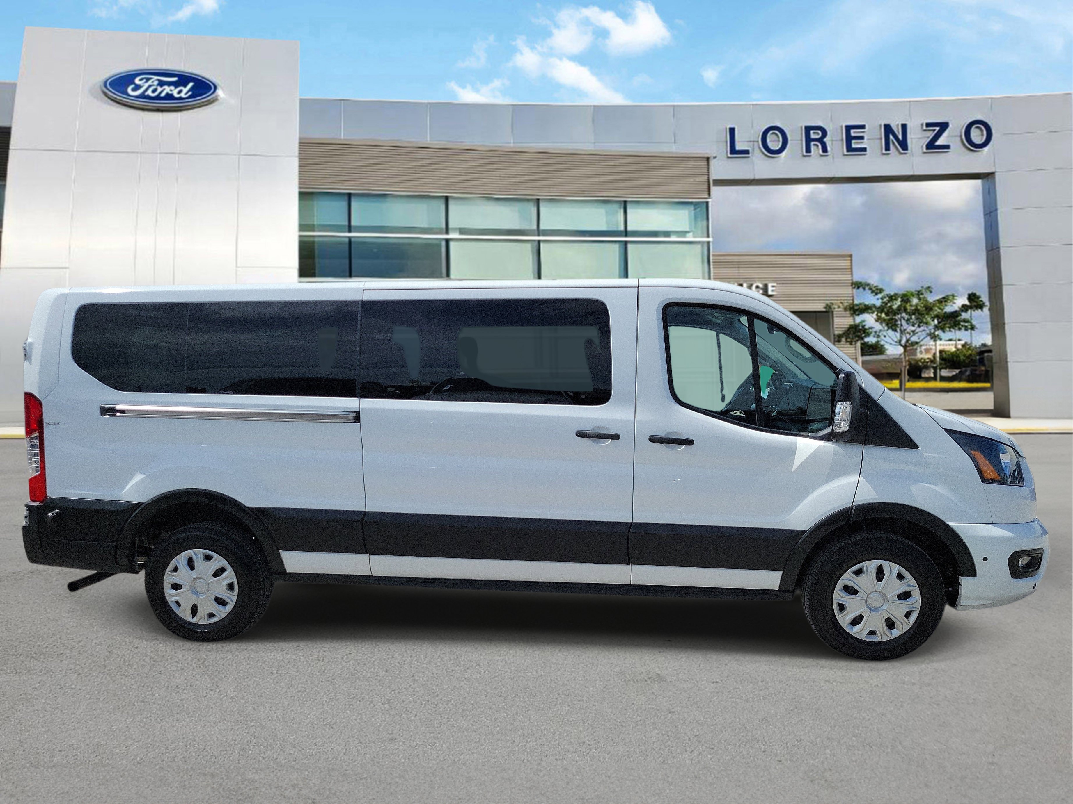 Used 2024 Ford Transit 350 XLT RWD image 4
