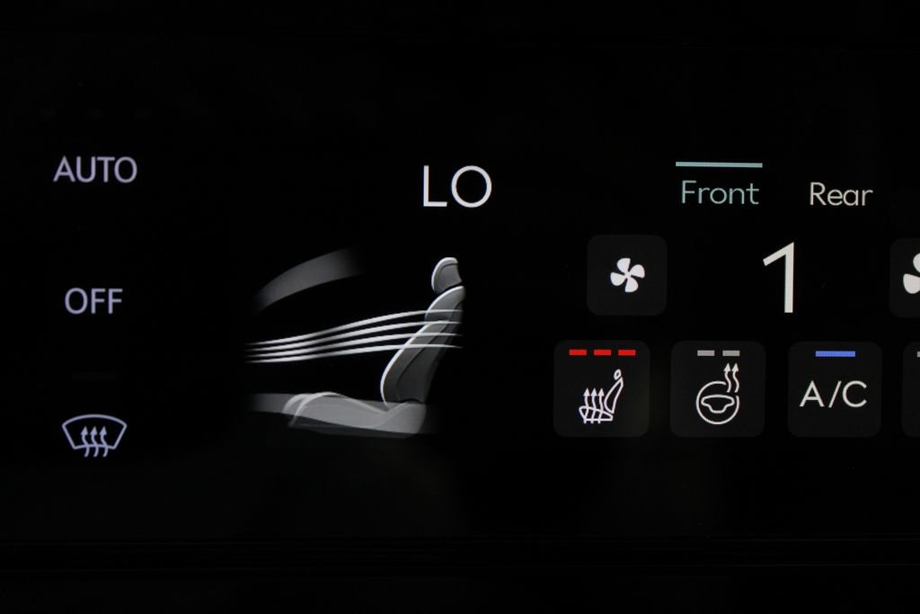 Used 2025 Genesis G80 2.5T image 21