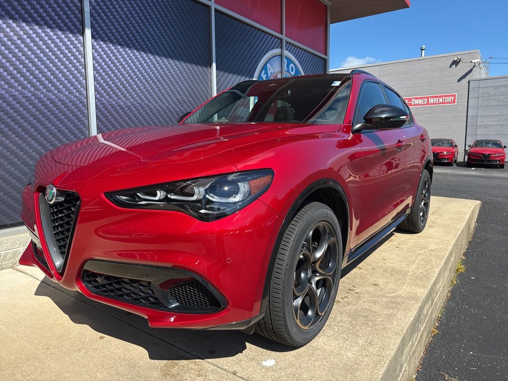 New 2025 Alfa Romeo Stelvio Sprint image 10