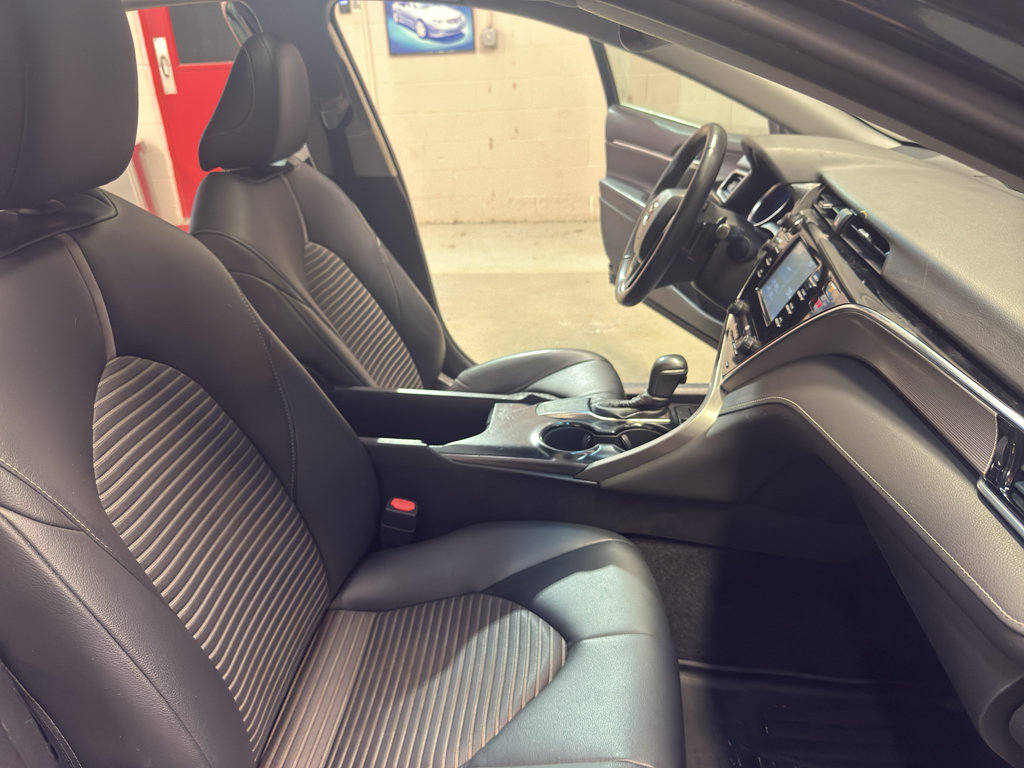 Used 2018 Toyota Camry SE w/ Moonroof Package FWD image 23