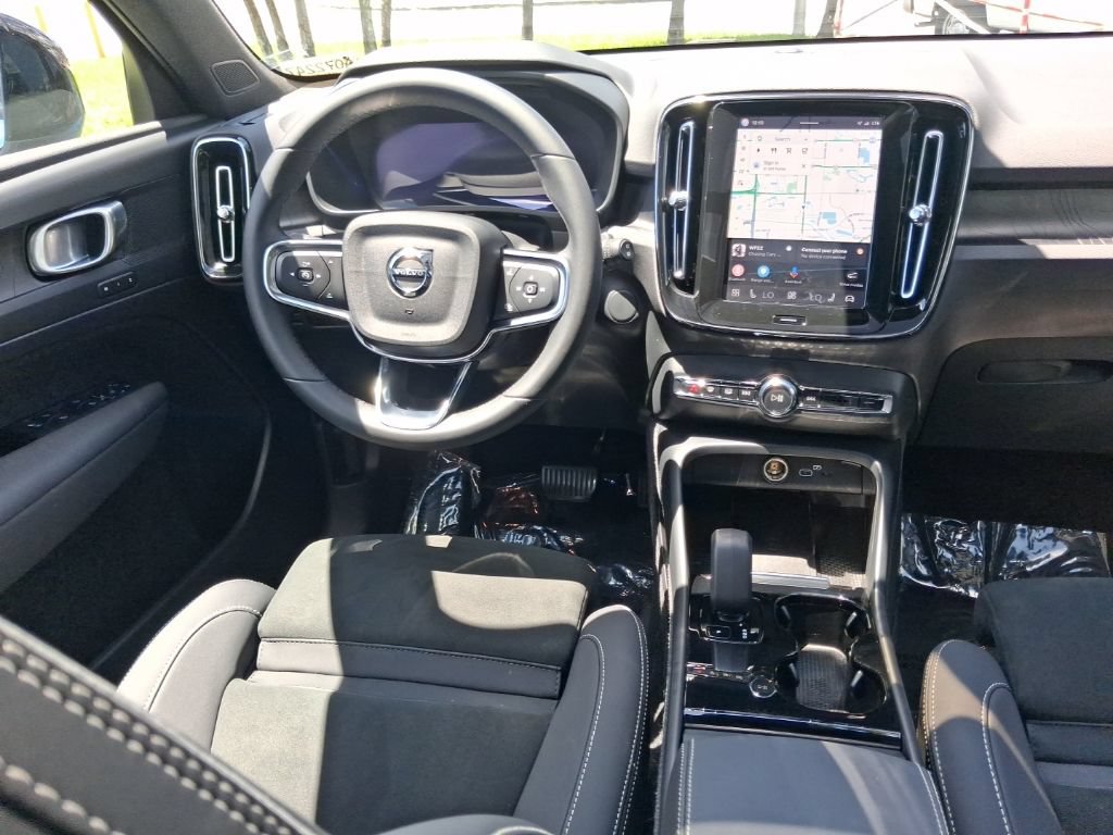 Certified 2023 Volvo XC40 Recharge Plus AWD/4WD image 10