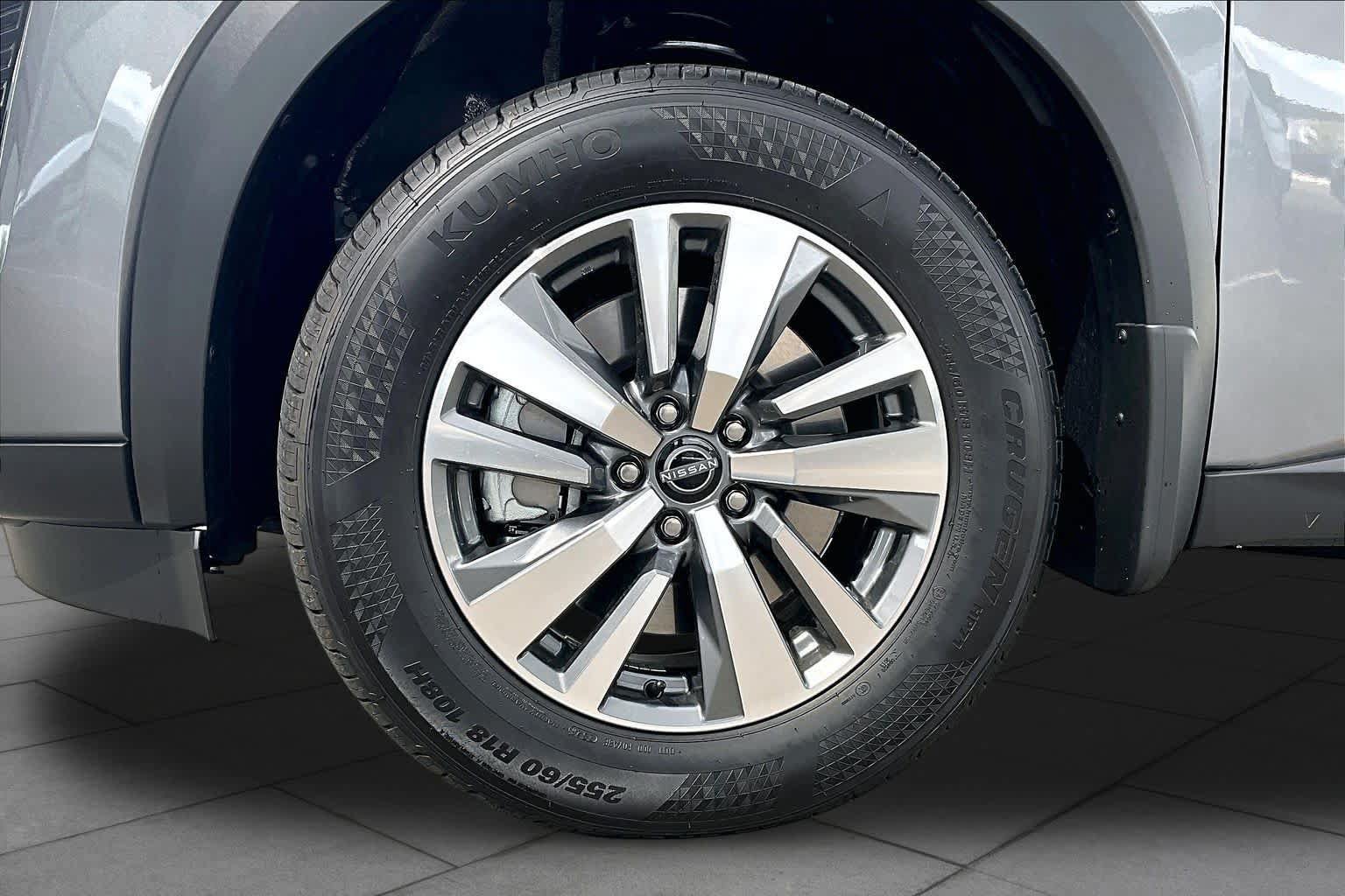 New 2026 Nissan Pathfinder SL FWD image 9