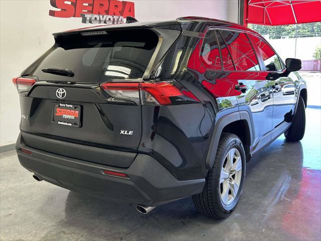 Certified 2021 Toyota RAV4 XLE w/ Convenience Package FWD image 3