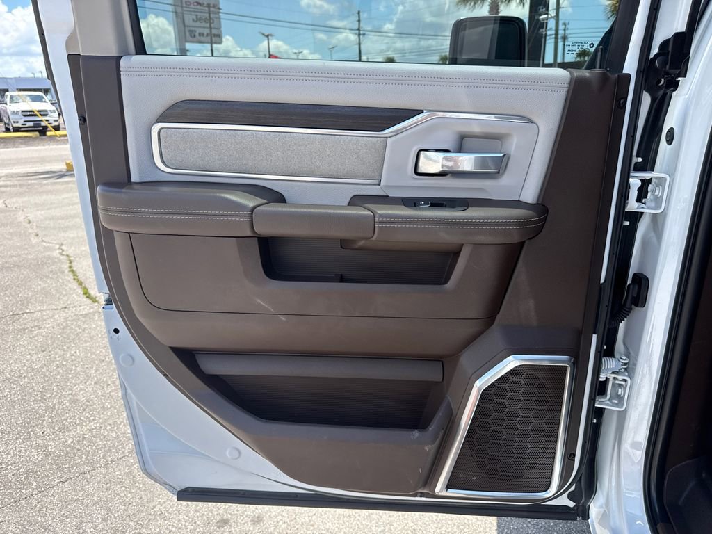 Used 2025 RAM 3500 Laramie AWD/4WD image 15