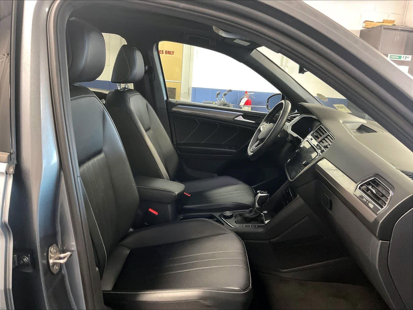 Used 2023 Volkswagen Tiguan SE R-Line AWD/4WD image 11