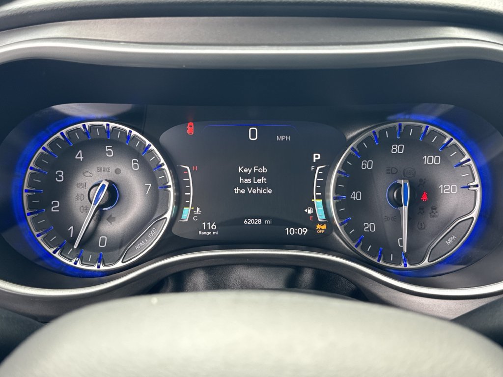 Used 2024 Chrysler Pacifica Touring-L FWD image 26