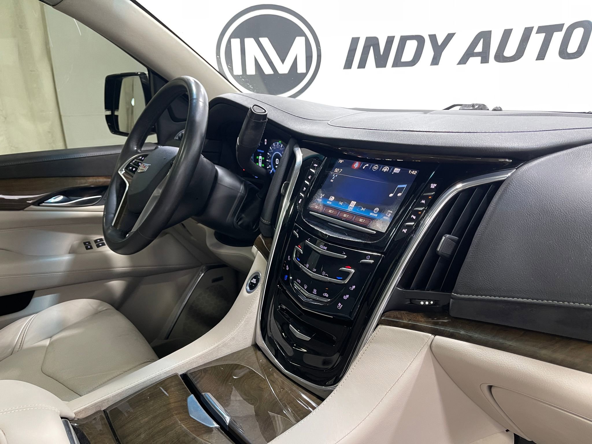 Used 2018 Cadillac Escalade ESV Premium Luxury AWD/4WD image 20