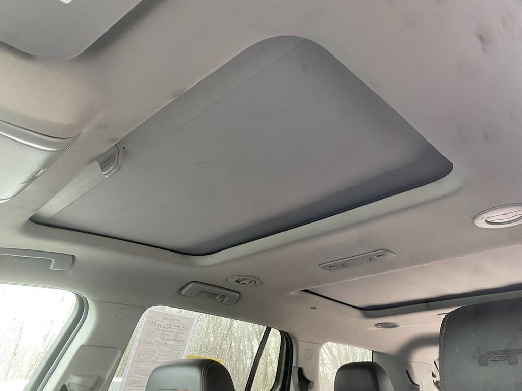 Used 2022 GMC Acadia AT4 w/ Preferred Package AWD/4WD image 22