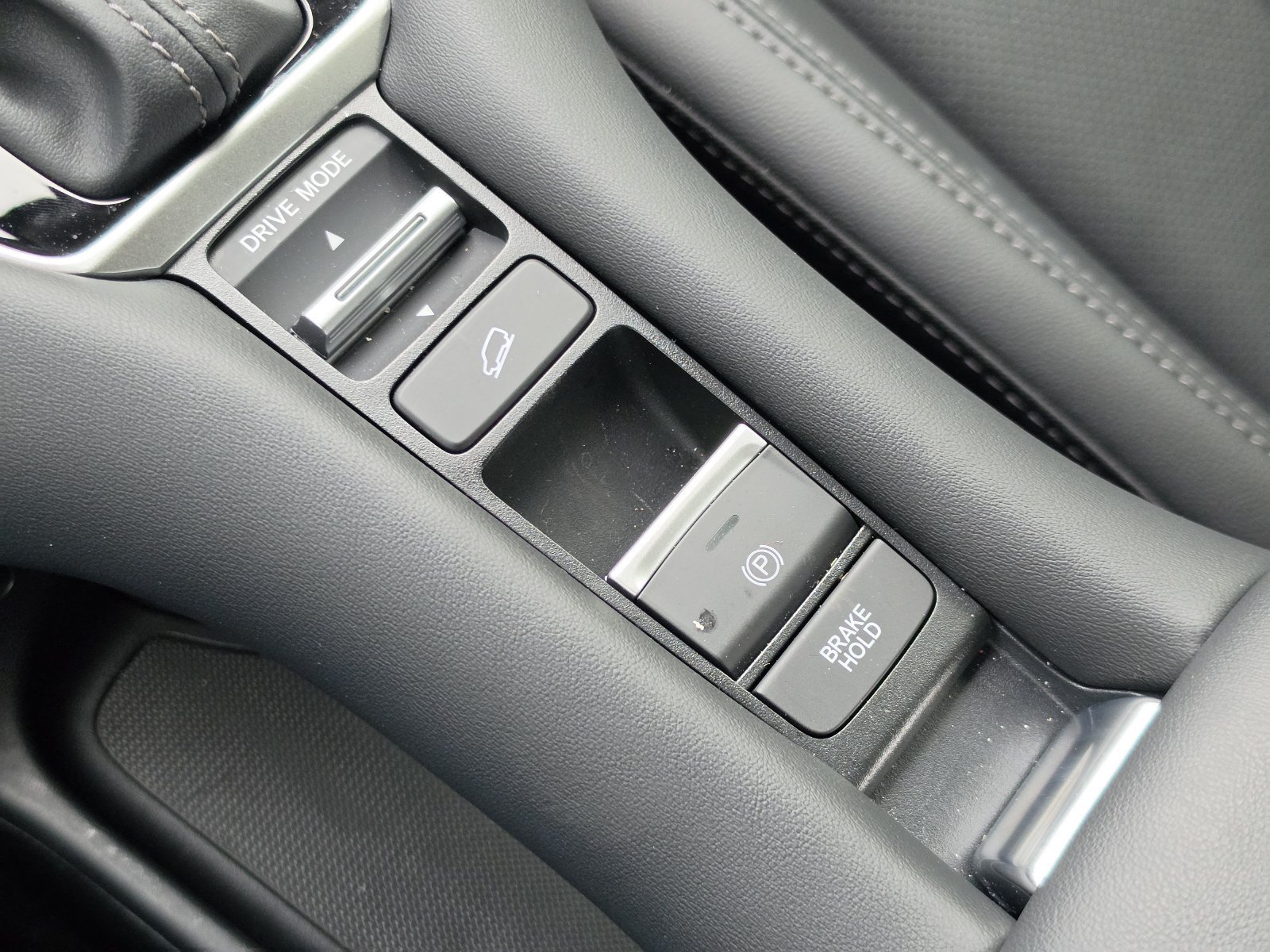 Certified 2026 Honda HR-V EX-L image 28