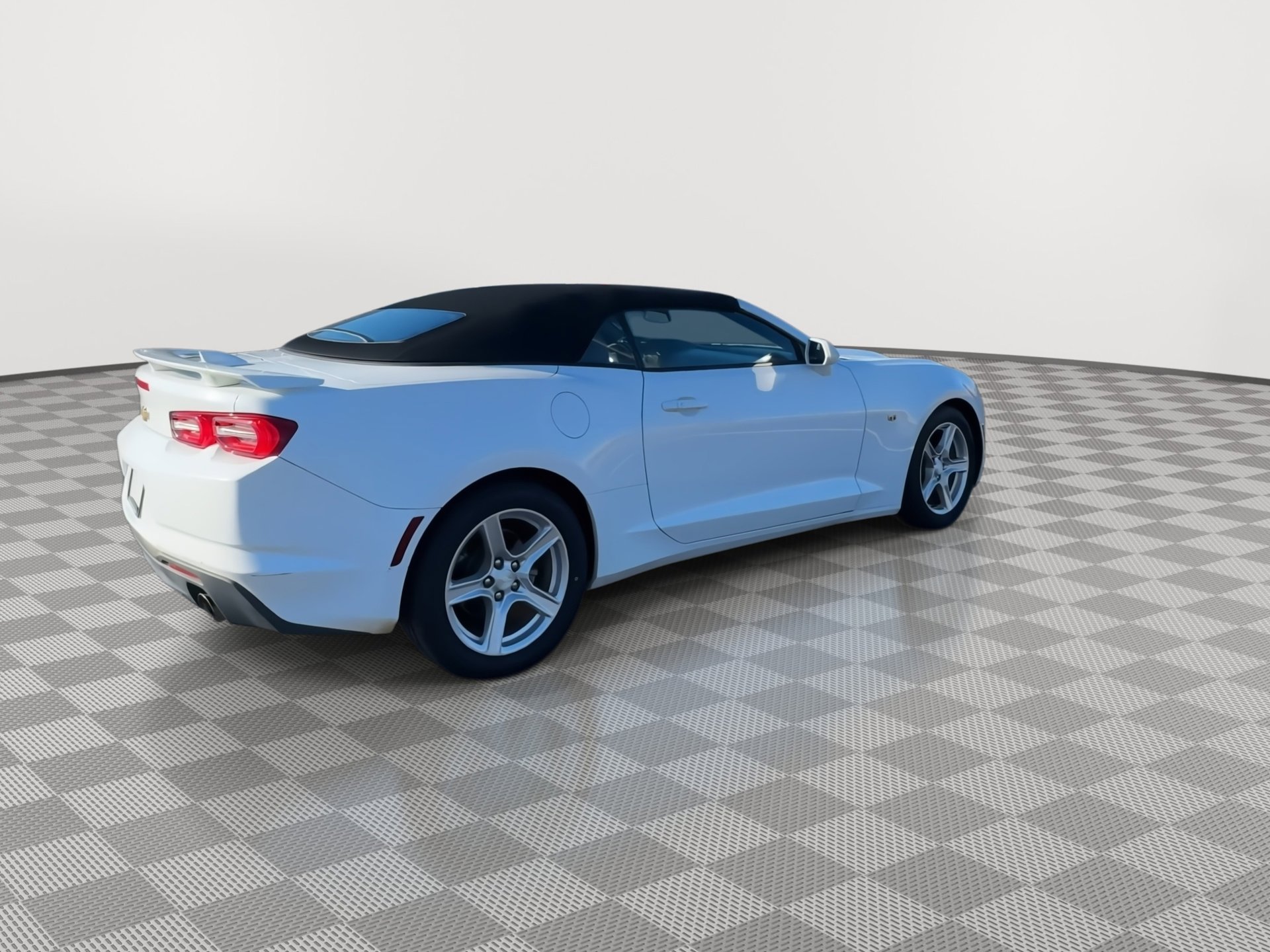 Used 2020 Chevrolet Camaro LT image 9