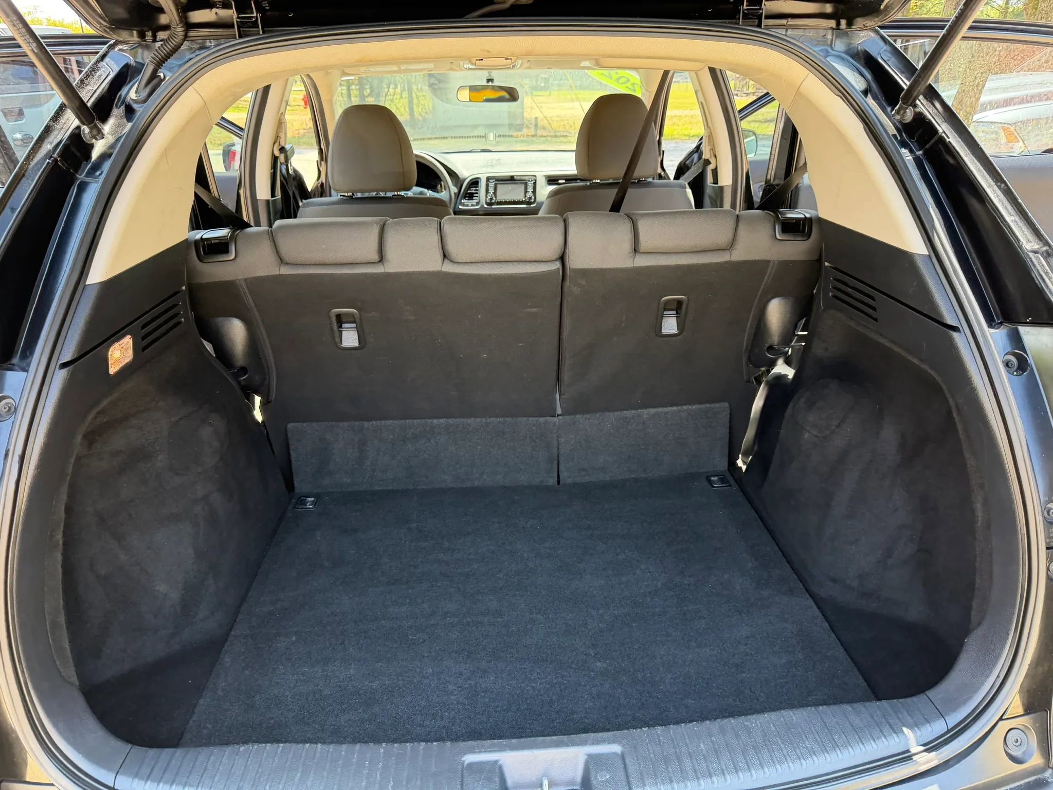 Used 2021 Honda HR-V LX image 11