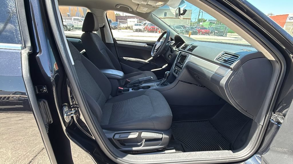 Used 2017 Volkswagen Passat 1.8T S FWD image 40