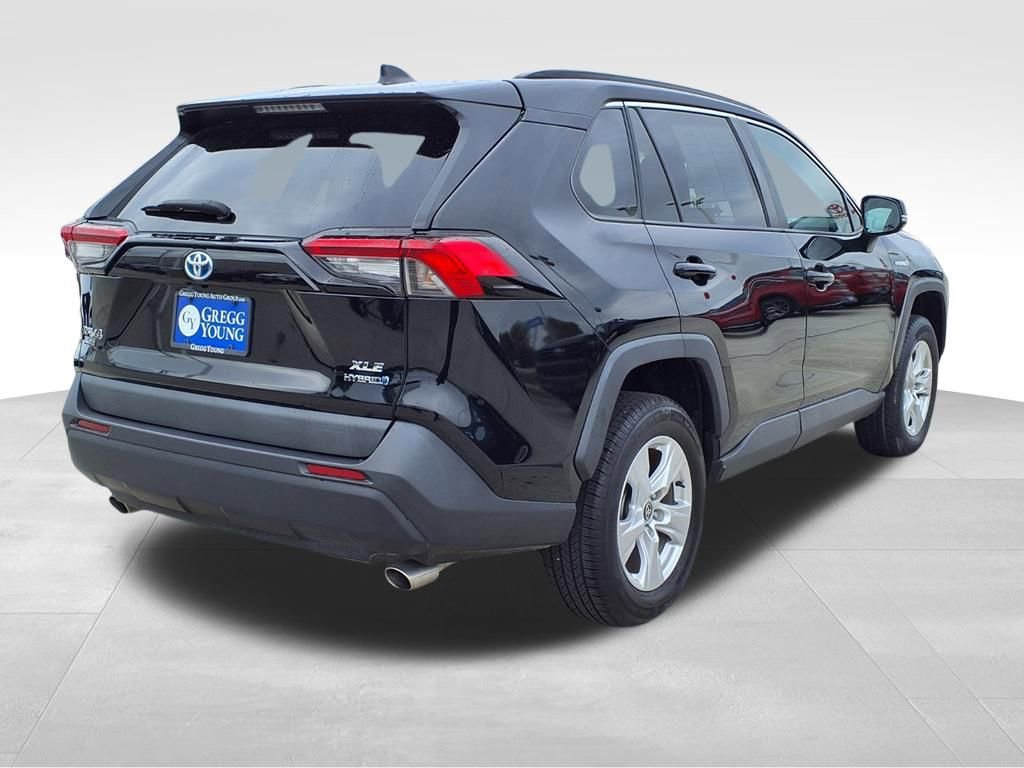 Used 2021 Toyota RAV4 XLE w/ Convenience Package image 6