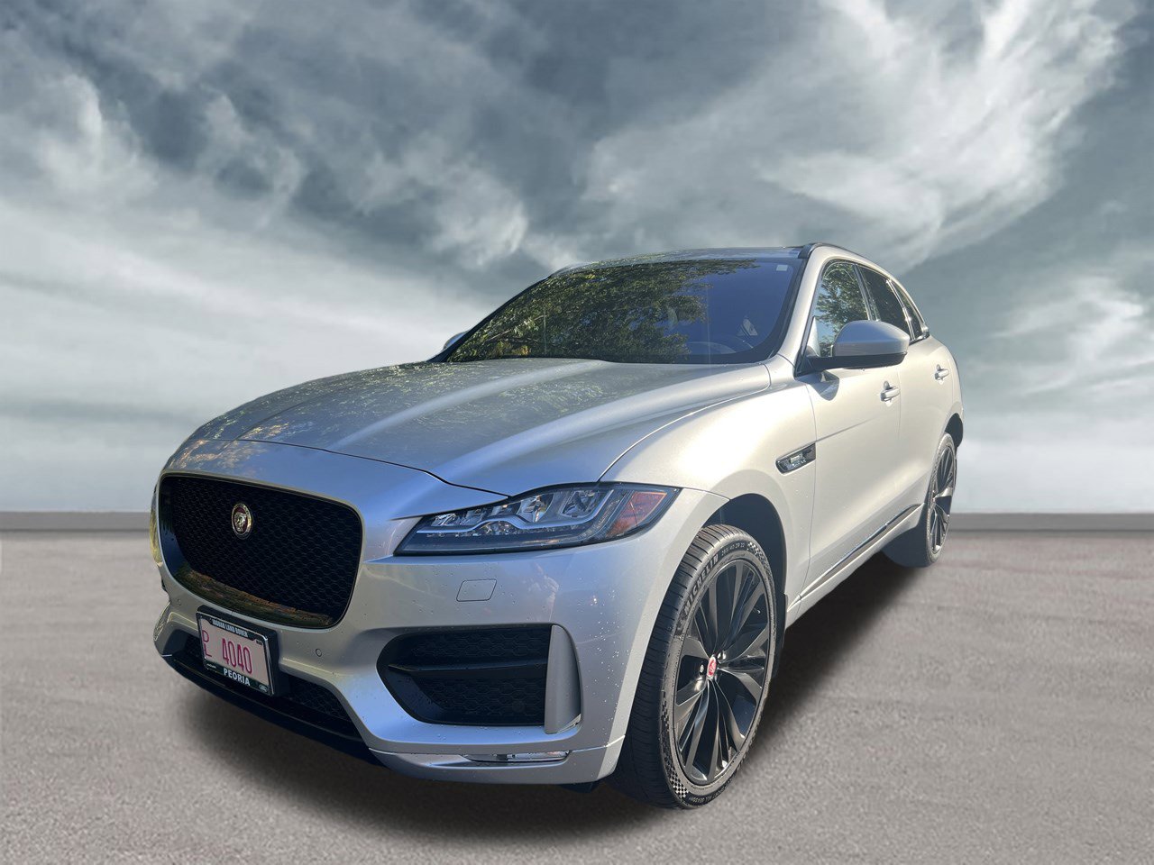 Used 2018 Jaguar F-PACE R-Sport image 1