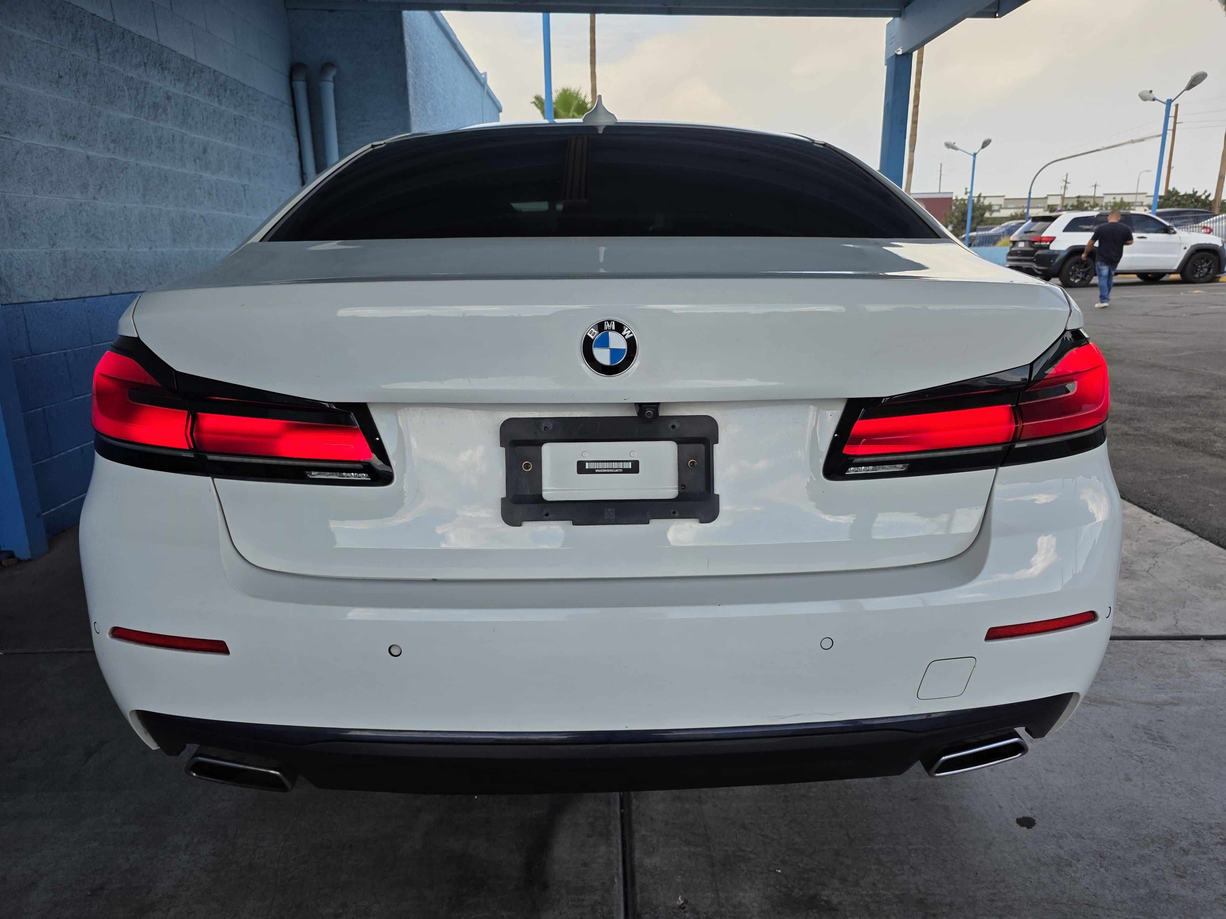 Used 2022 BMW 530i w/ Convenience Package RWD image 4