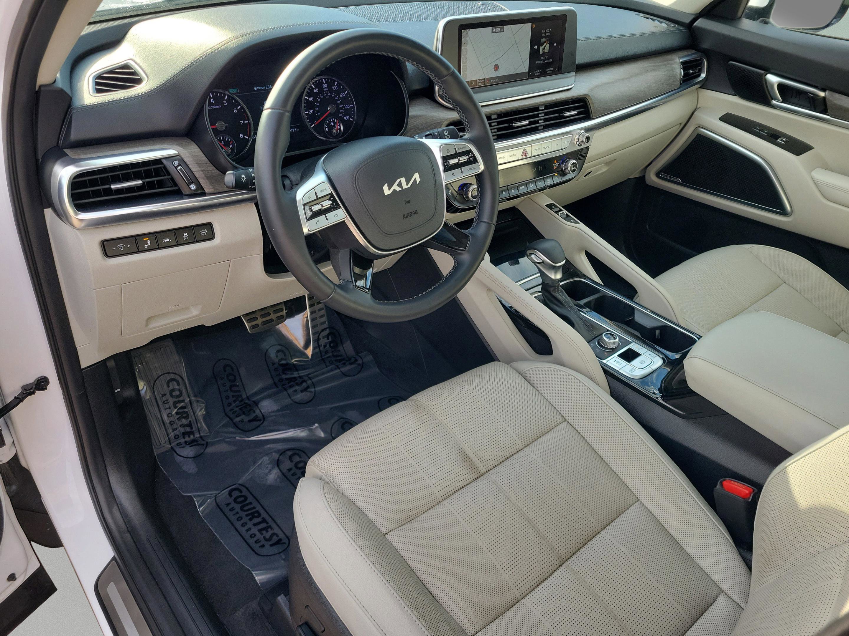 Certified 2022 Kia Telluride SX w/ Nightfall Edition Package image 20