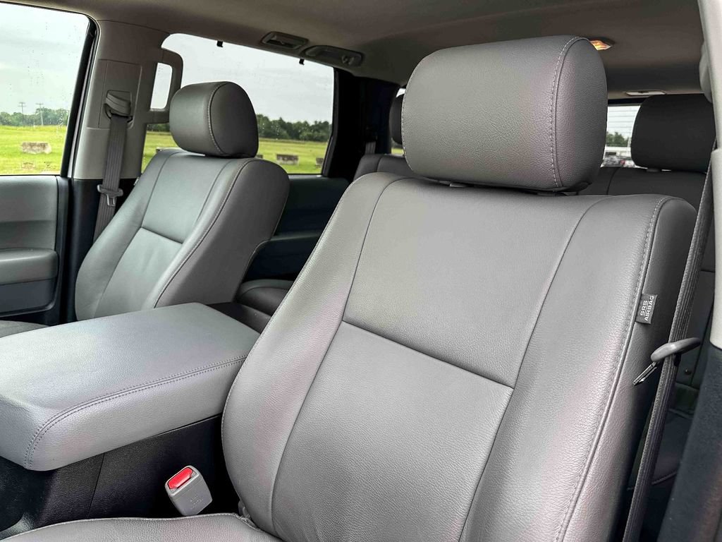 Used 2018 Toyota Sequoia Limited w/ Safety & Convenience Package RWD image 14