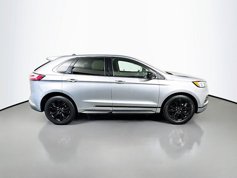 Used 2022 Ford Edge SE w/ Black Appearance Package image 8