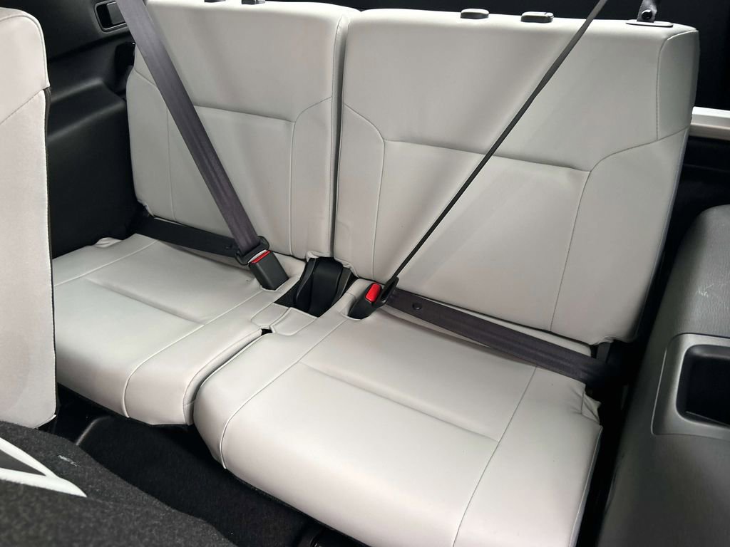 Used 2025 Mitsubishi Outlander SE image 24