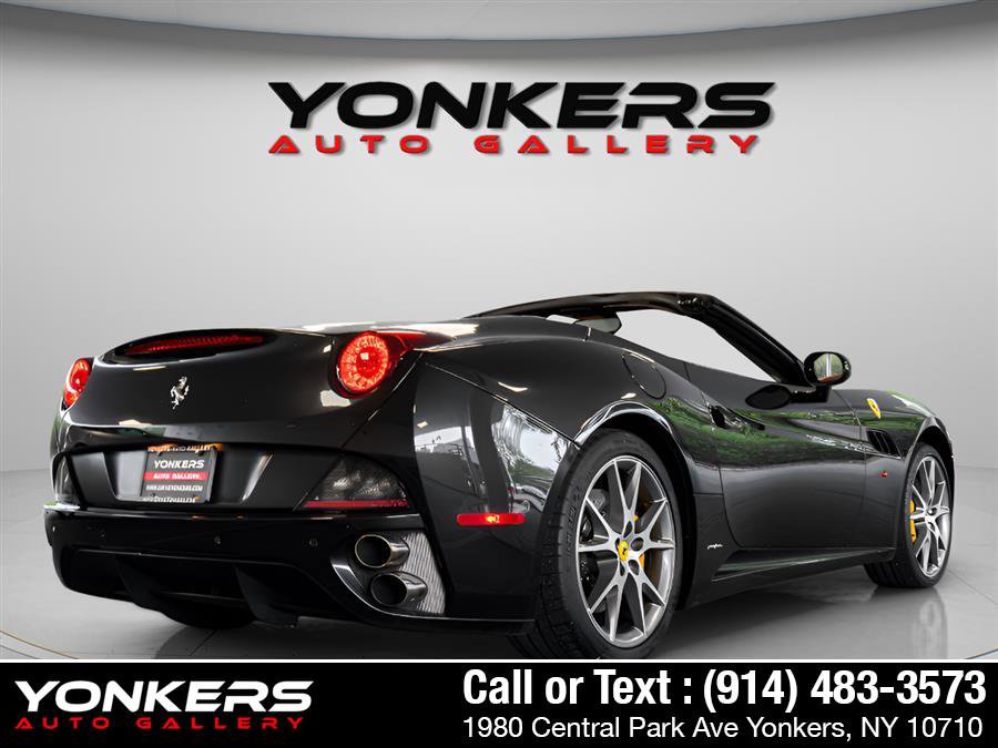 Used 2010 Ferrari California RWD image 15