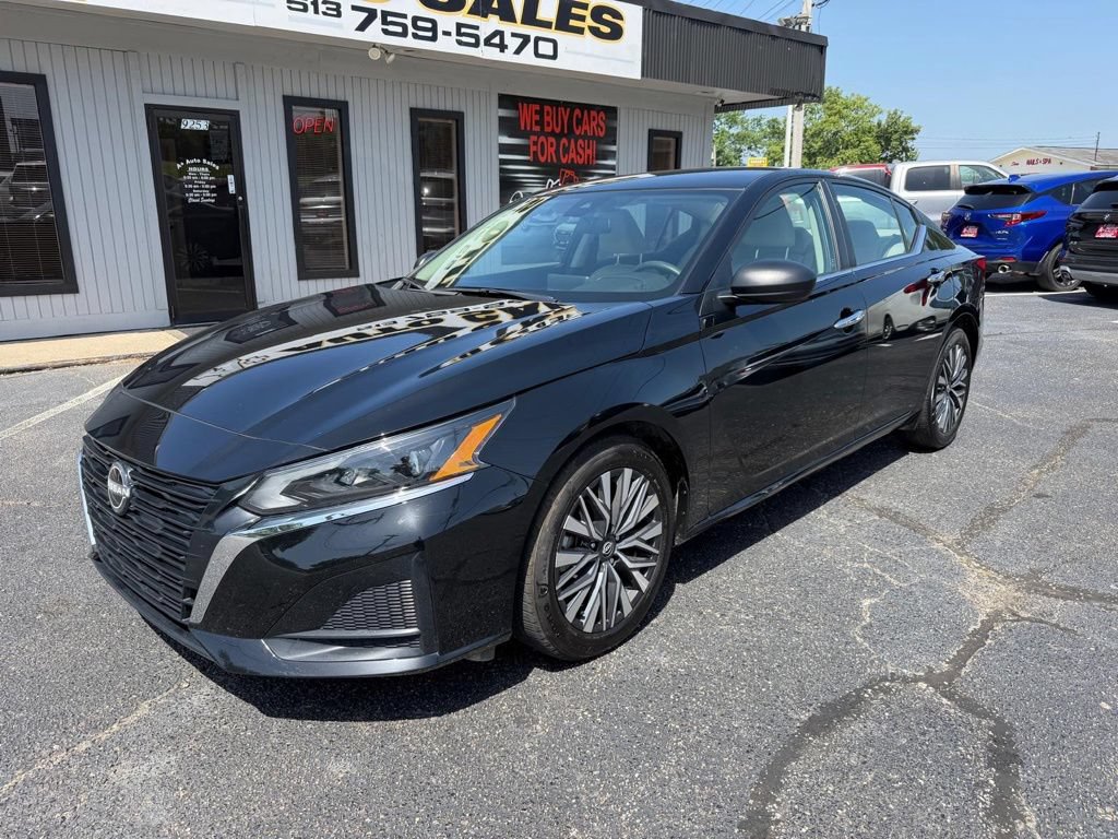 Used 2025 Nissan Altima 2.5 SV FWD image 2