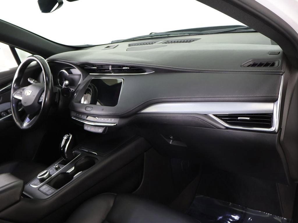 Used 2020 Cadillac XT4 Premium Luxury w/ Cold Weather Package AWD/4WD image 31