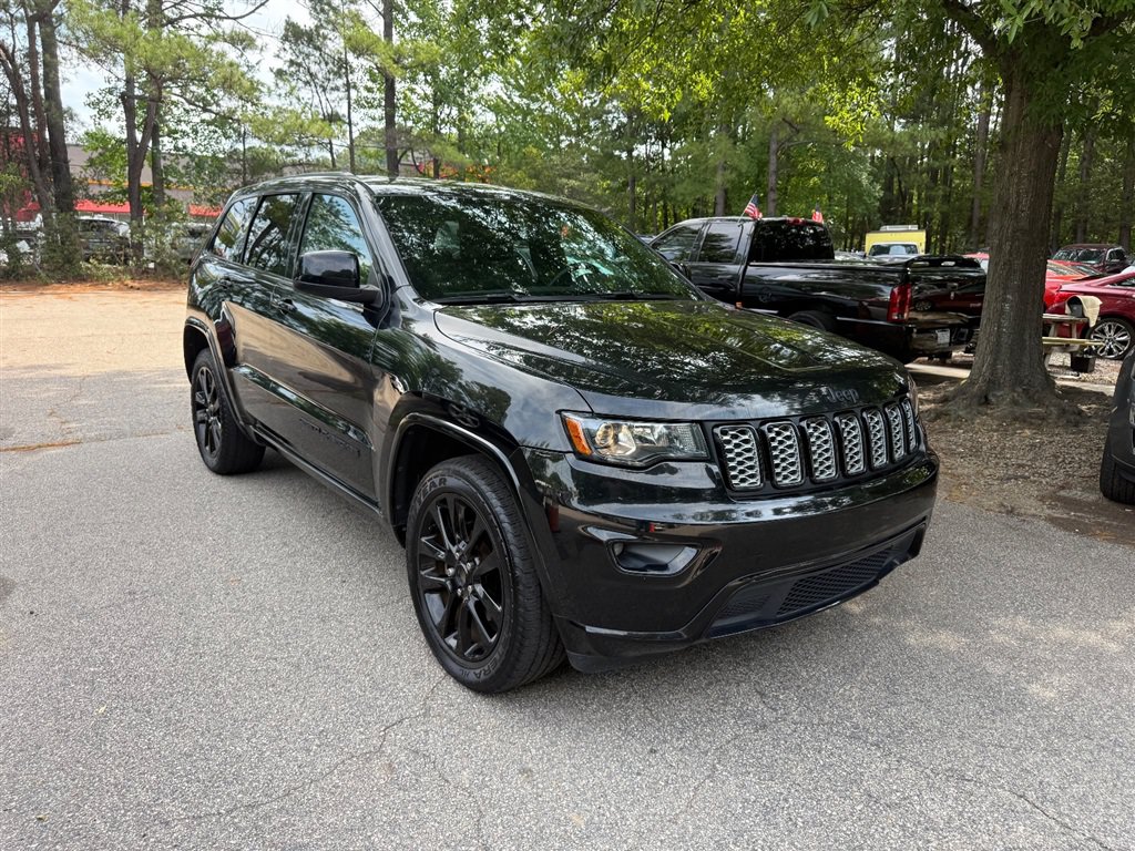 Used 2018 Jeep Grand Cherokee Altitude RWD image 3