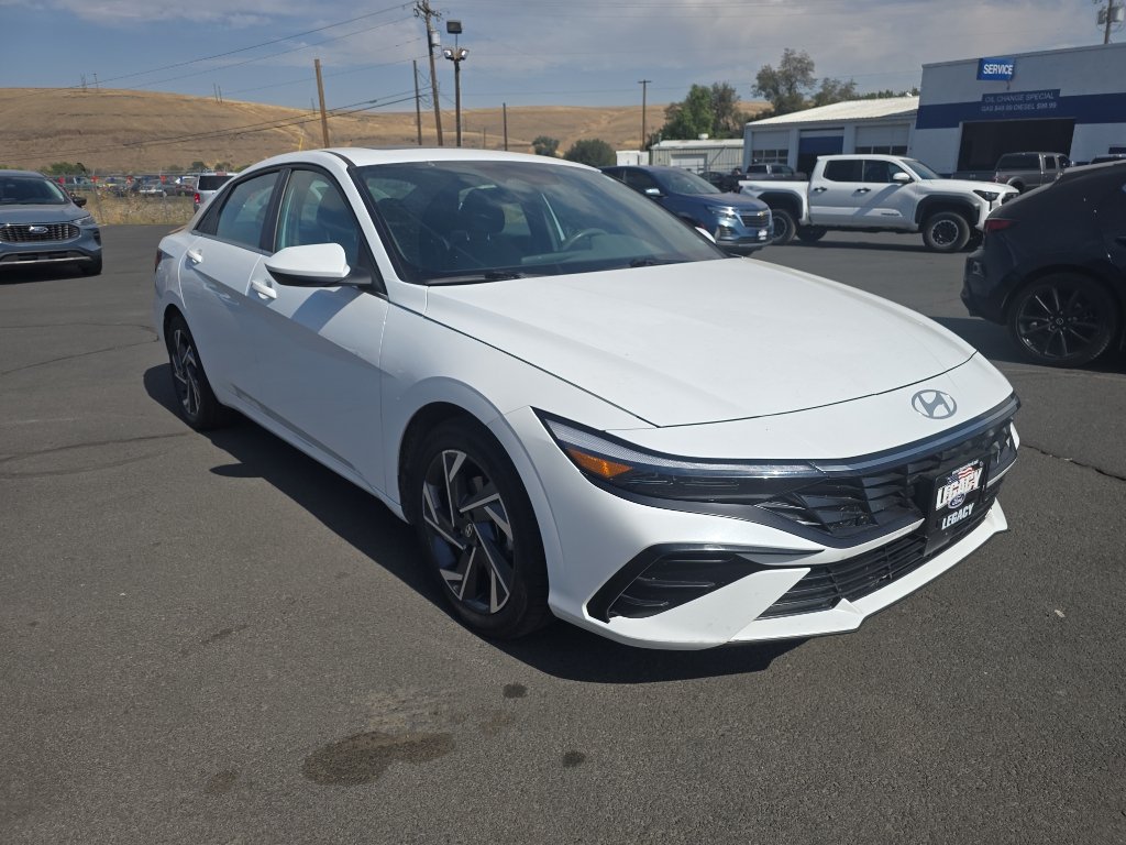 Used 2025 Hyundai Elantra SEL FWD image 1