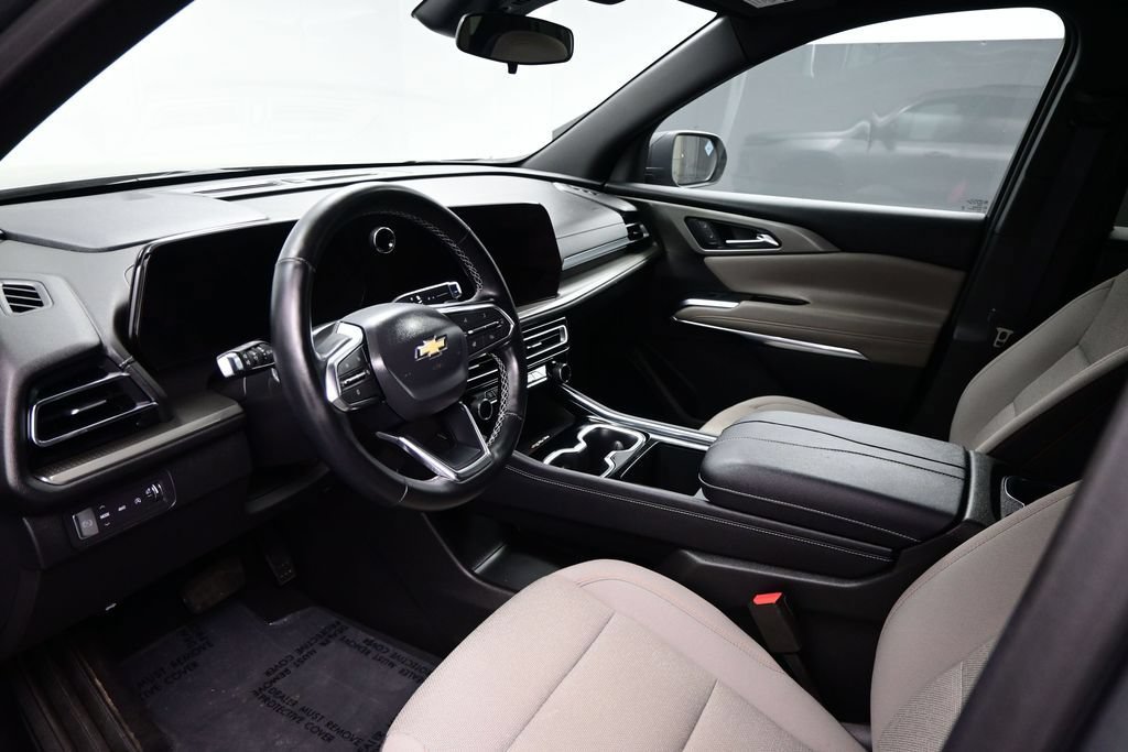 Used 2025 Chevrolet Traverse LT AWD/4WD image 8