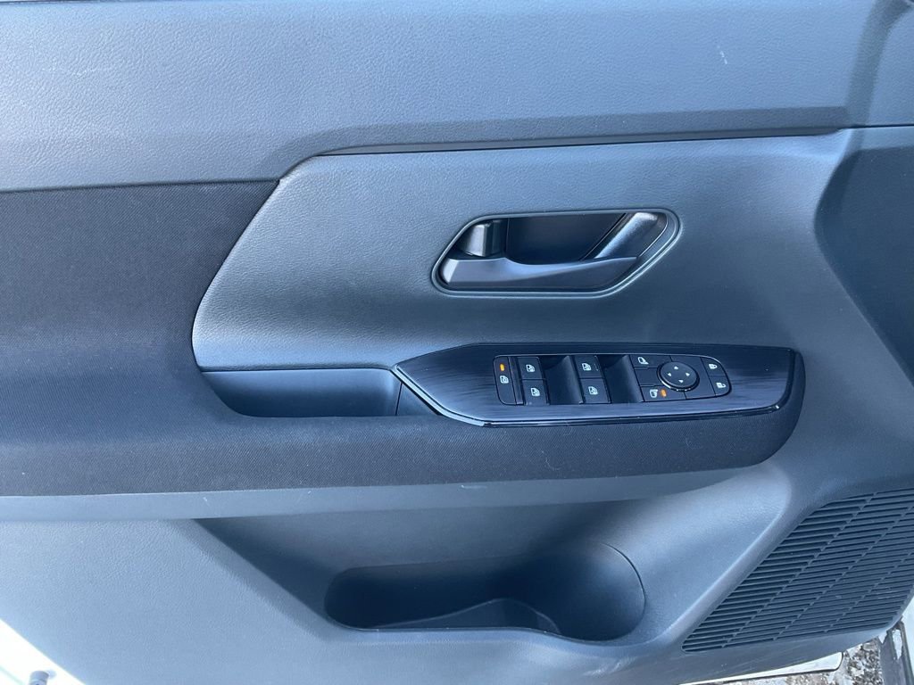 Used 2025 Nissan Kicks S image 10