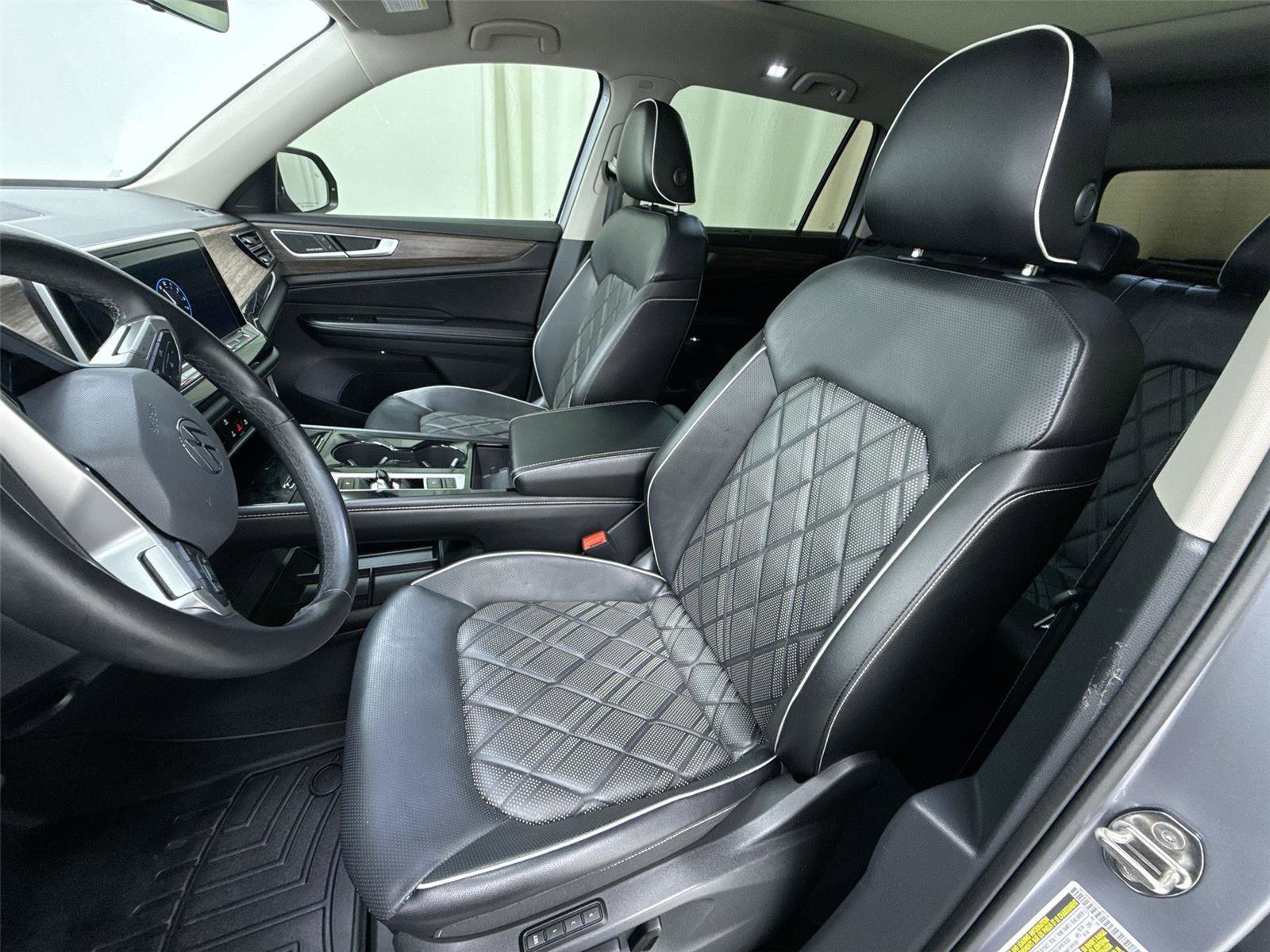 Used 2024 Volkswagen Atlas SEL Premium R-Line image 19