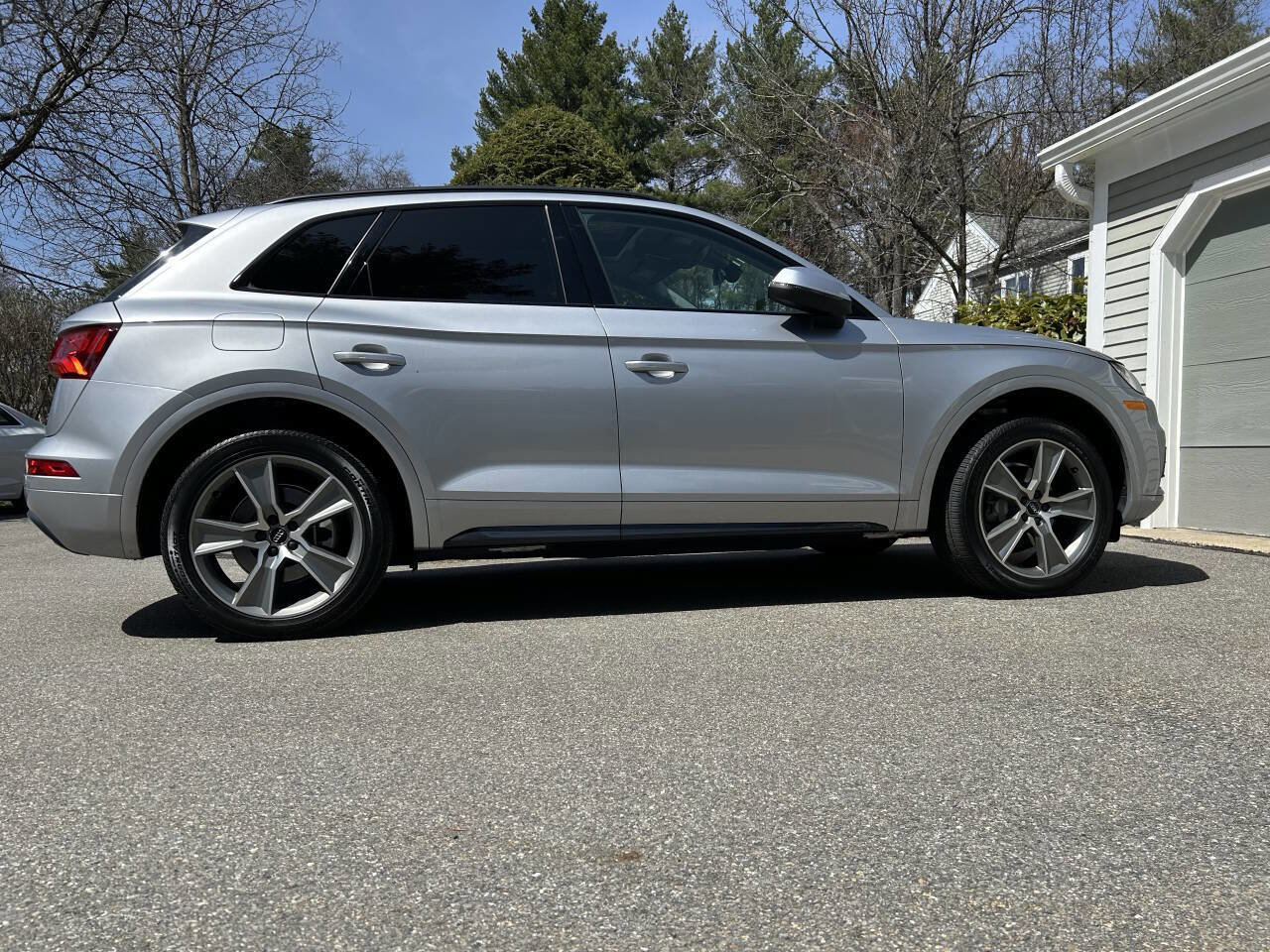 Used 2019 Audi Q5 2.0T Premium Plus w/ Premium Plus Package image 3
