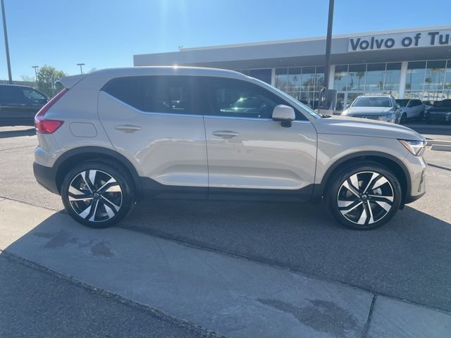 Certified 2025 Volvo XC40 B5 Ultra w/ Climate Package AWD/4WD image 2