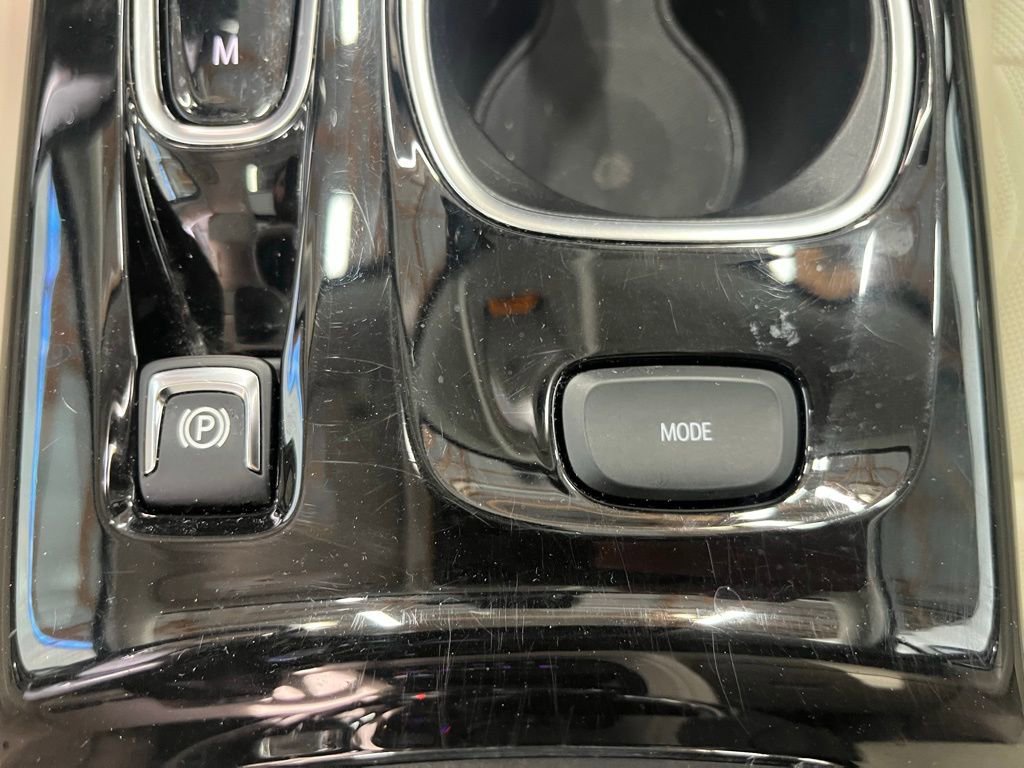 Used 2021 Buick Envision Avenir w/ Technology Package II image 13