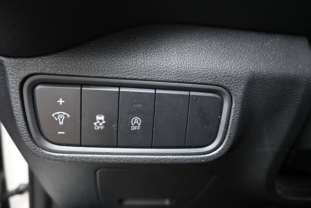 Used 2025 Kia Soul LX w/ LX Technology Package FWD image 19