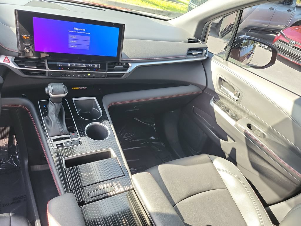 Used 2025 Toyota Sienna XSE FWD image 29