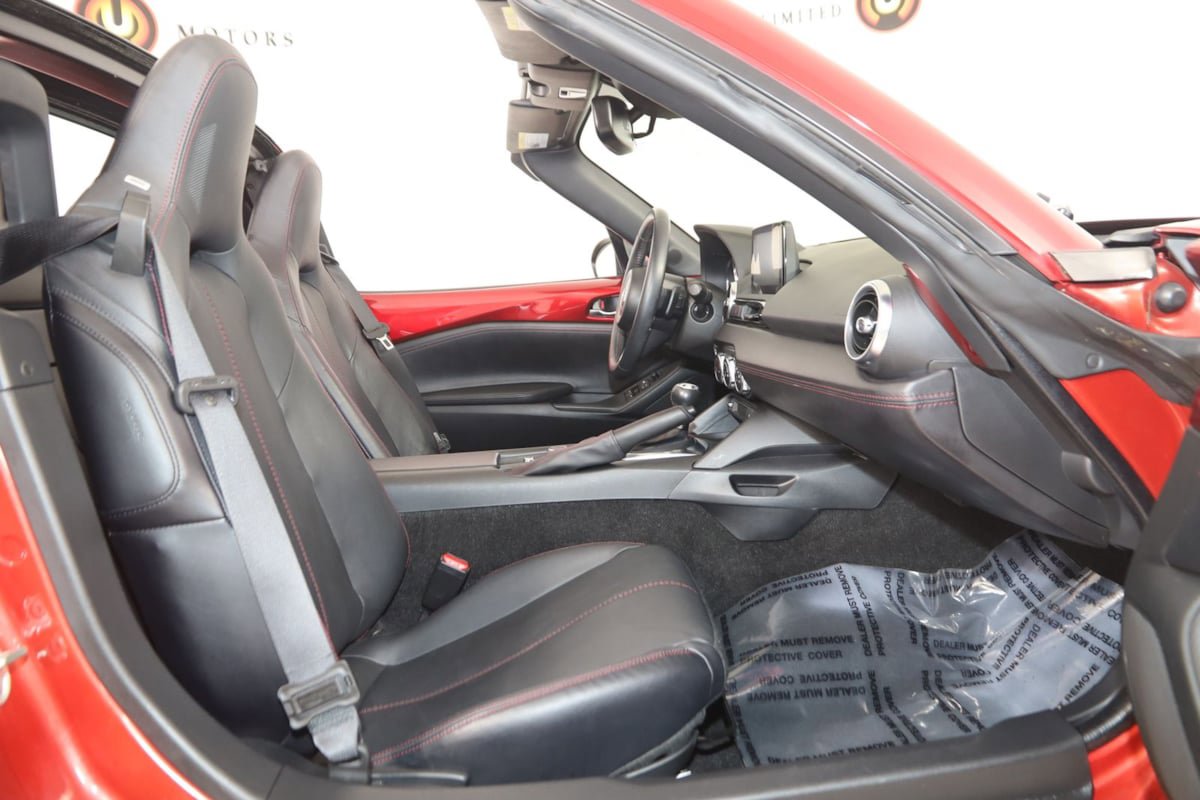 Used 2019 MAZDA MX-5 Miata RF Grand Touring RWD image 12