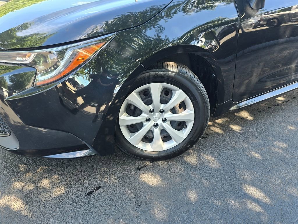 Certified 2022 Toyota Corolla LE FWD image 2