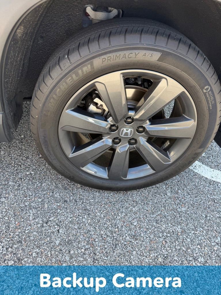 Used 2025 Honda Pilot Sport image 9