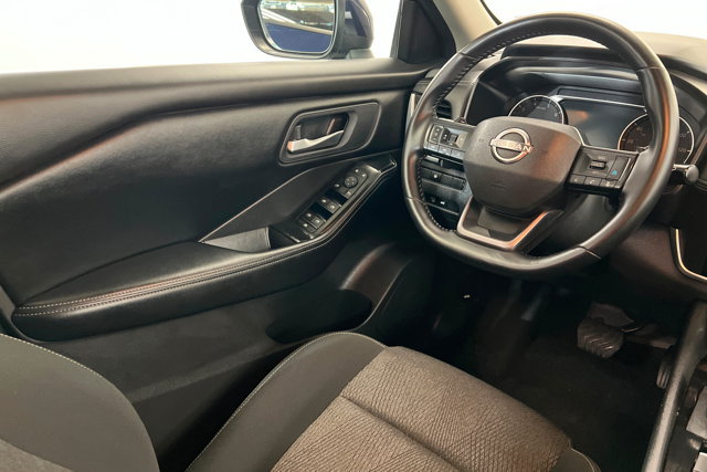 Used 2025 Nissan Rogue SV AWD/4WD image 11