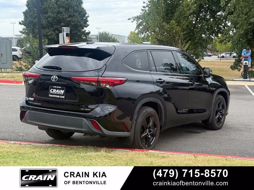 Used 2022 Toyota Highlander LE AWD/4WD image 7