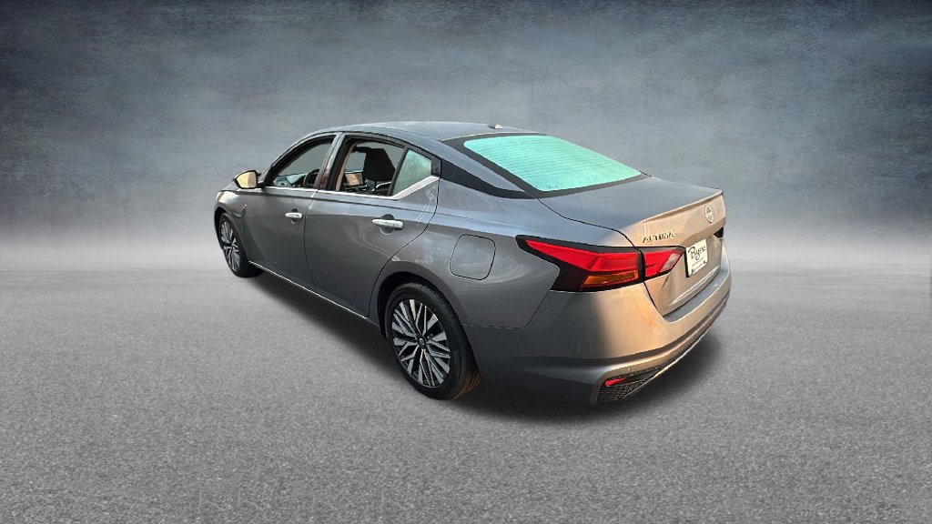 Used 2025 Nissan Altima 2.5 SV FWD image 8
