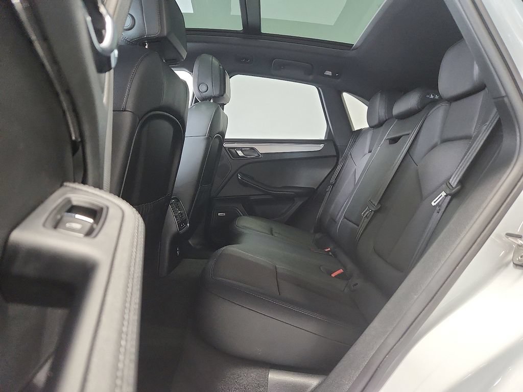 Certified 2026 Porsche Macan AWD/4WD image 11