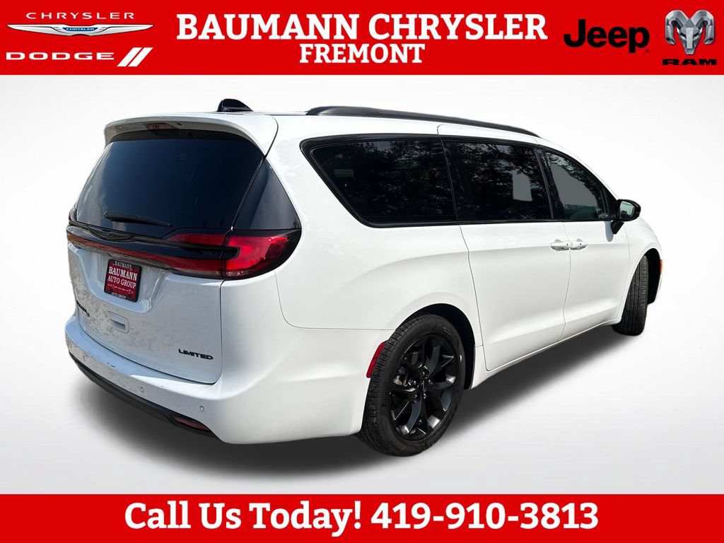 Used 2025 Chrysler Pacifica Limited FWD image 6